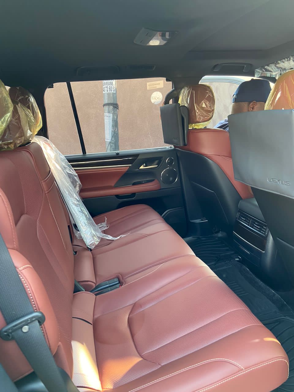 Lexus LX 570 photo 3