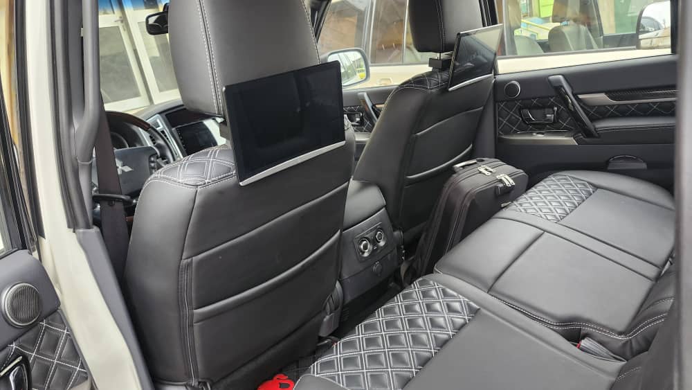 Mitsubishi Pajero GLS photo 2
