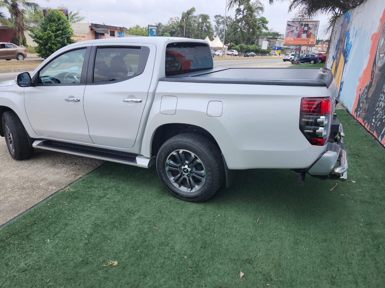 Mitsubishi L200 photo 2