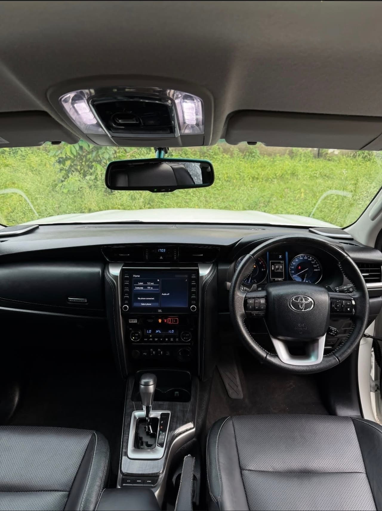 Toyota Fortuner photo 2
