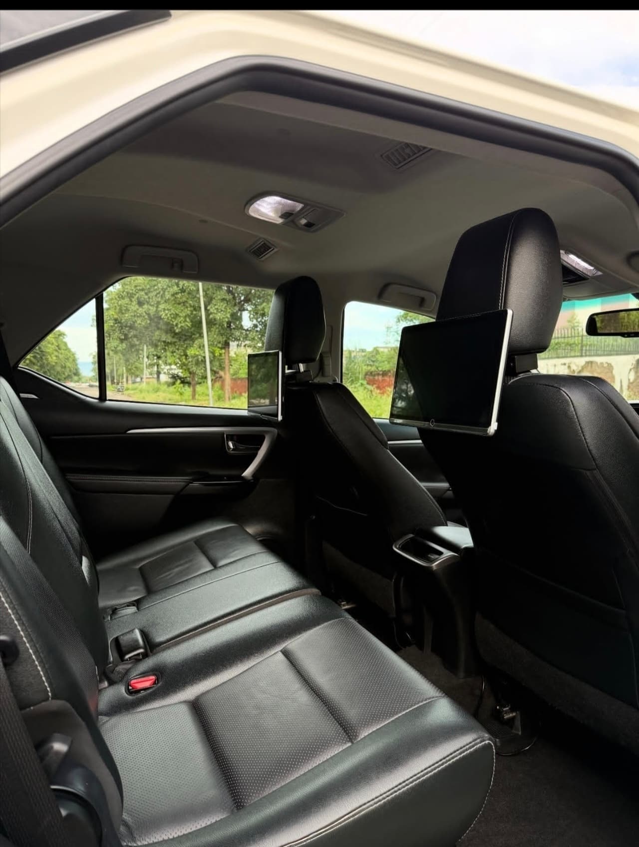 Toyota Fortuner photo 3