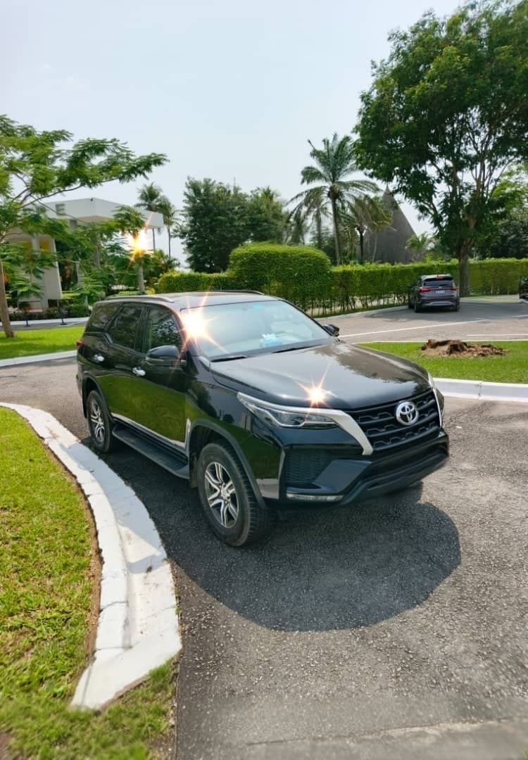 Toyota Fortuner photo 4