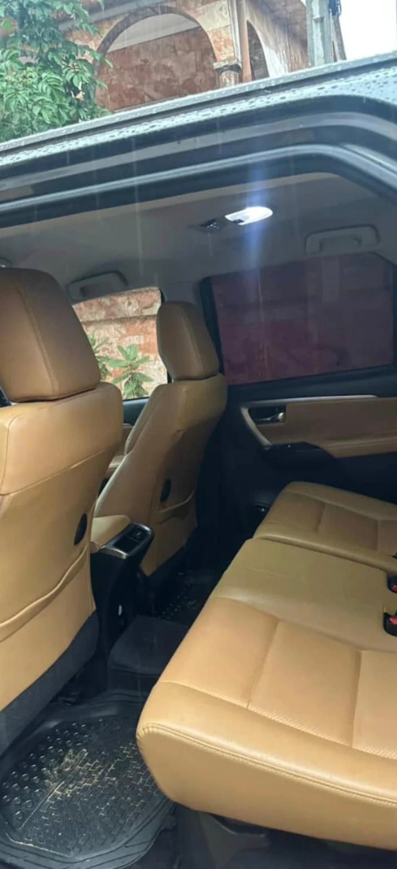 Toyota Fortuner photo 3