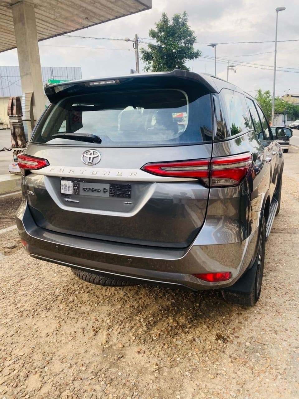 Toyota Fortuner photo 4