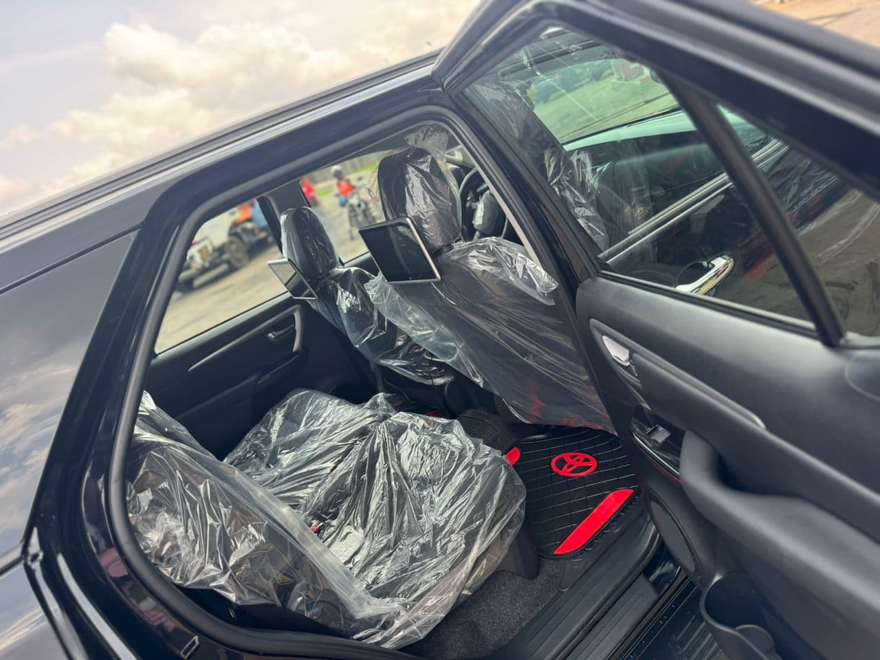 Toyota Fortuner photo 2