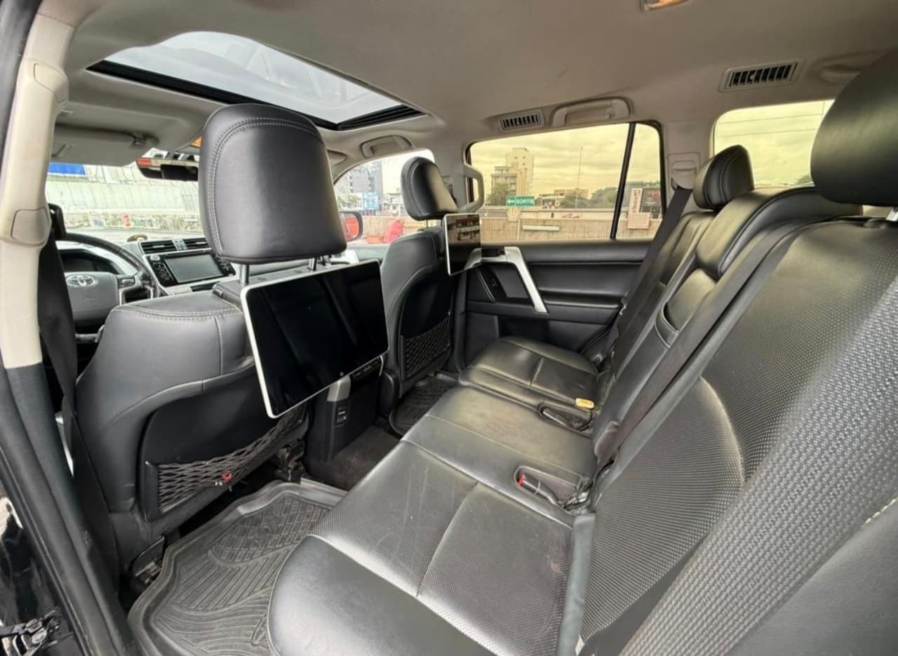 Toyota LAND CRUISER photo 3