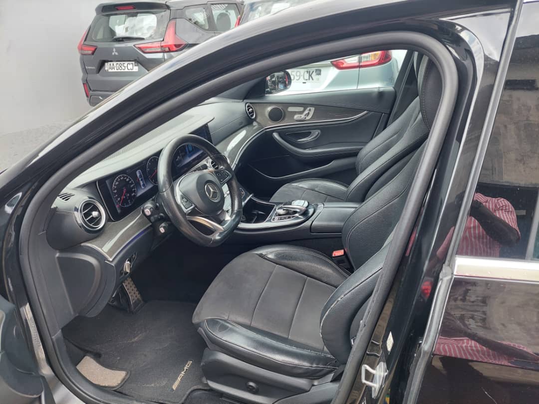 Mercedes-Benz C300 photo 2