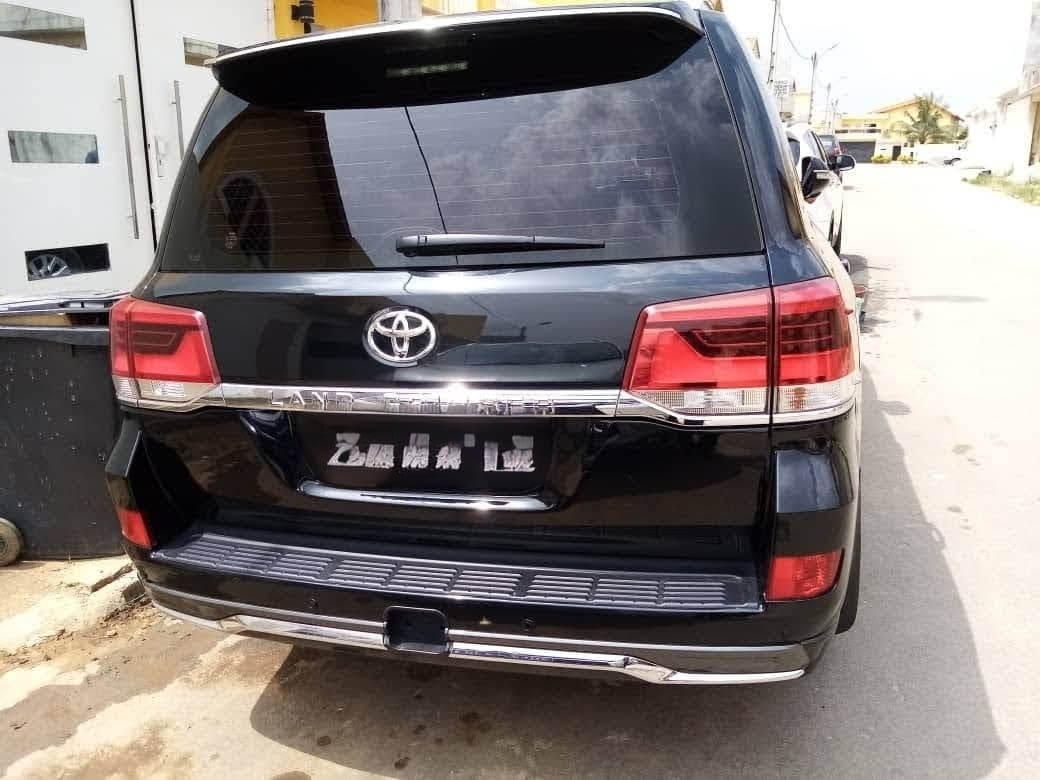 Toyota LAND CRUISER photo 4