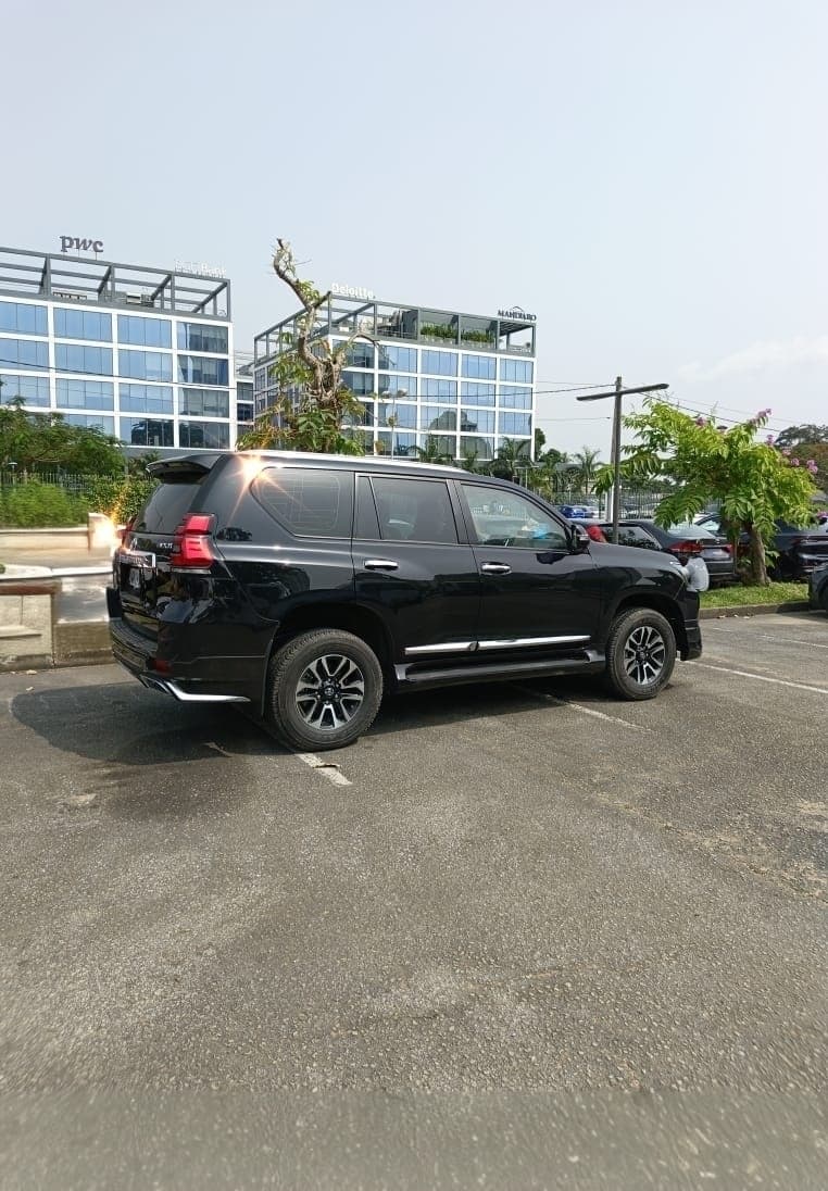 Toyota Land cruiser Prado VXR photo 4