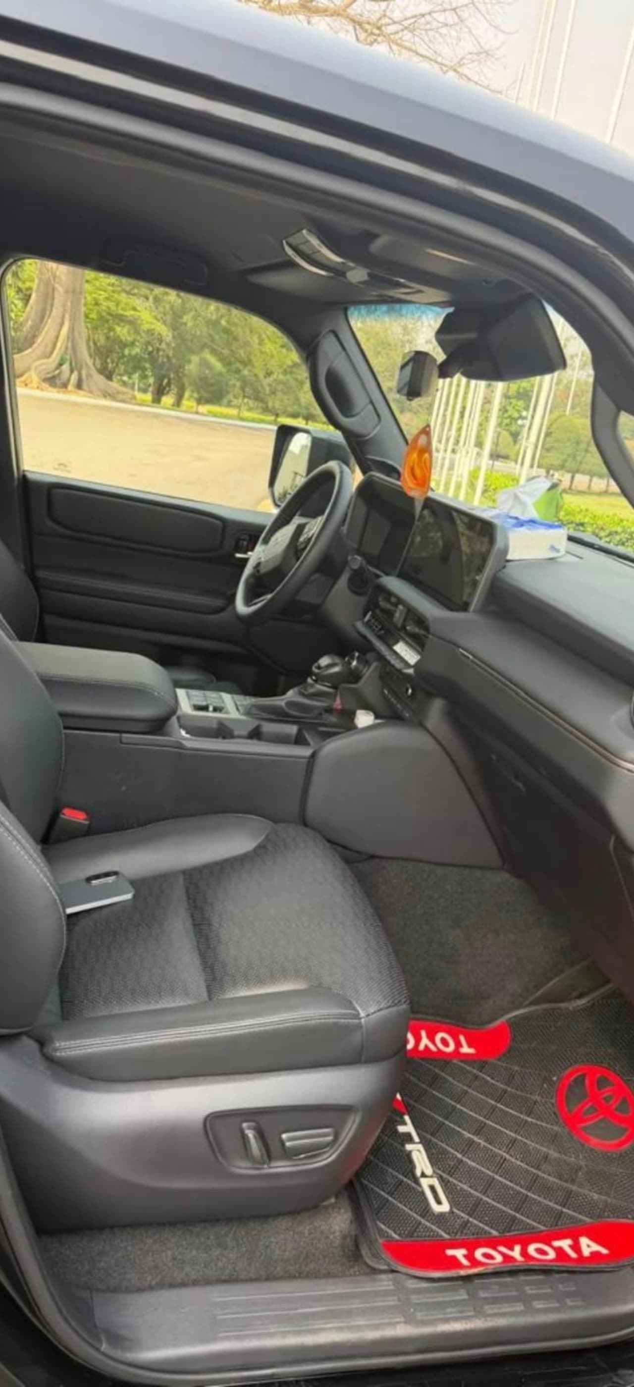 Toyota Land cruiser Prado photo 2