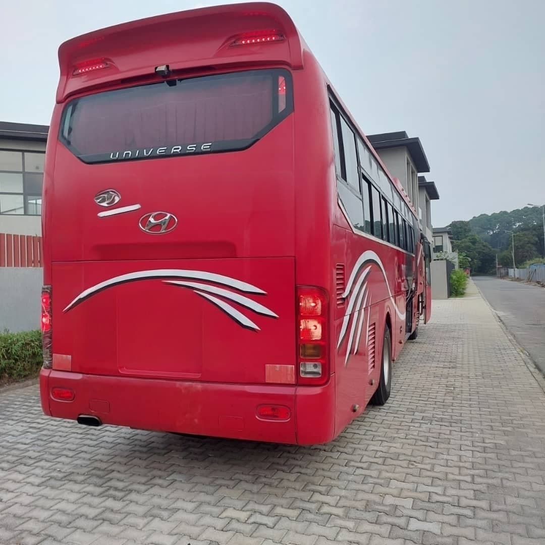 Hyundai Universe Bus 65 places photo 3