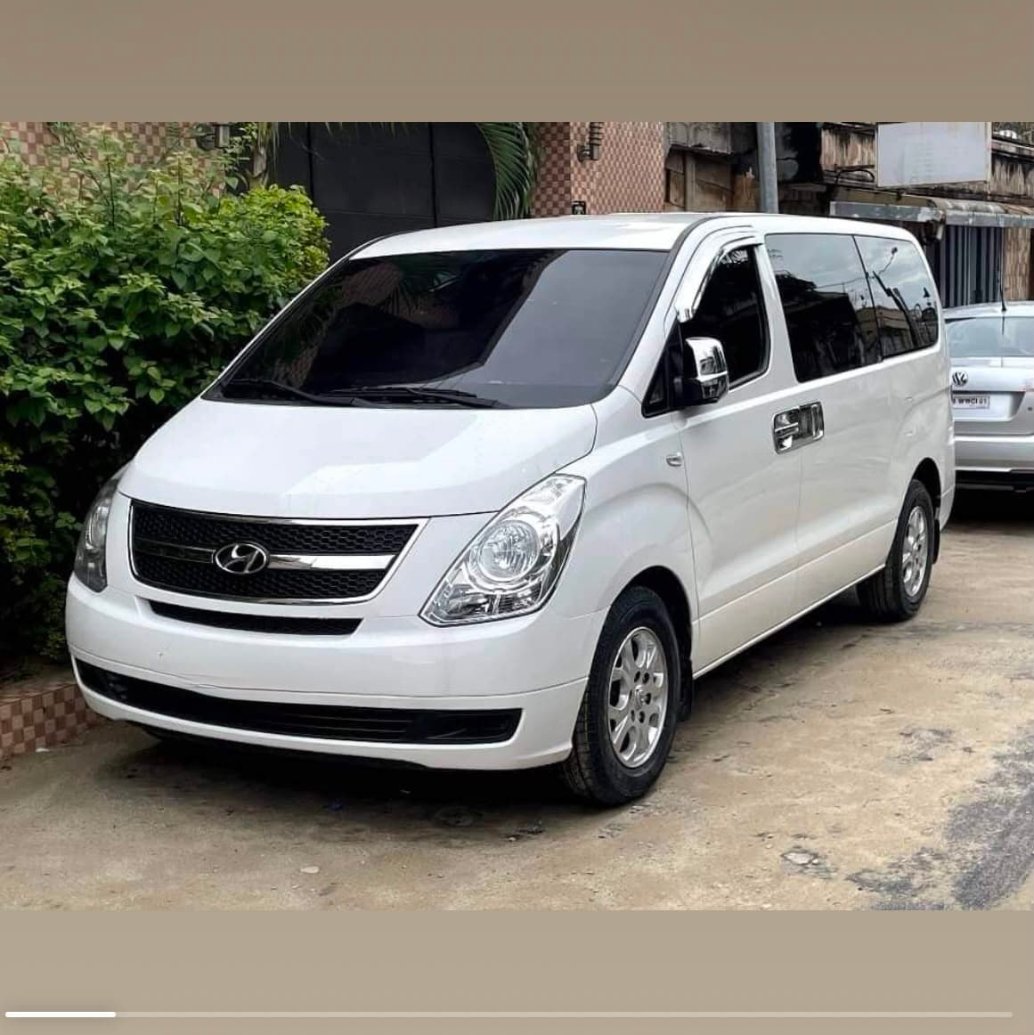 Hyundai Starex 12 places