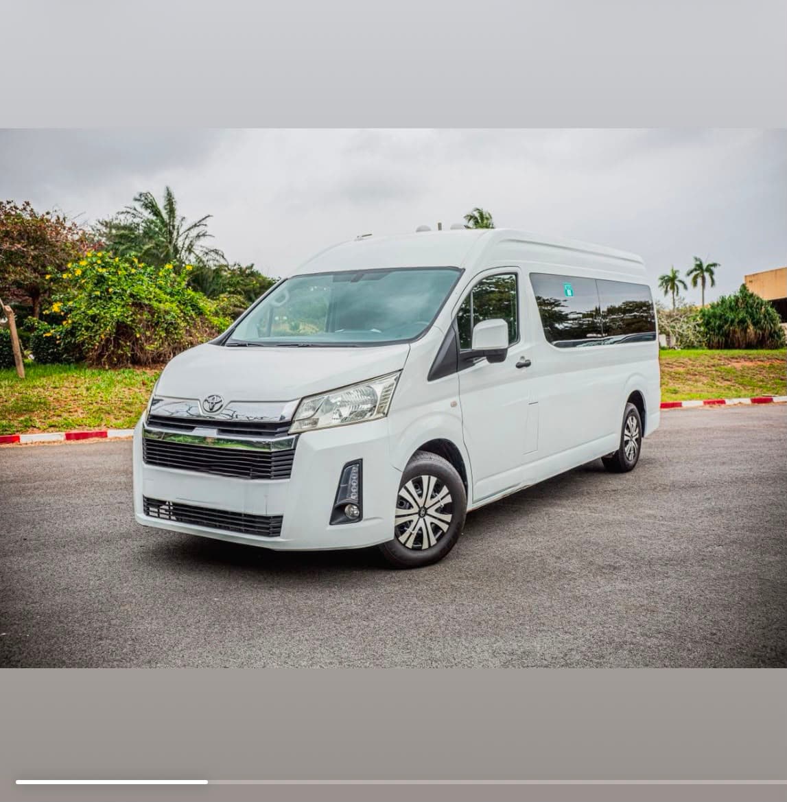 Toyota Hiace 14 Places