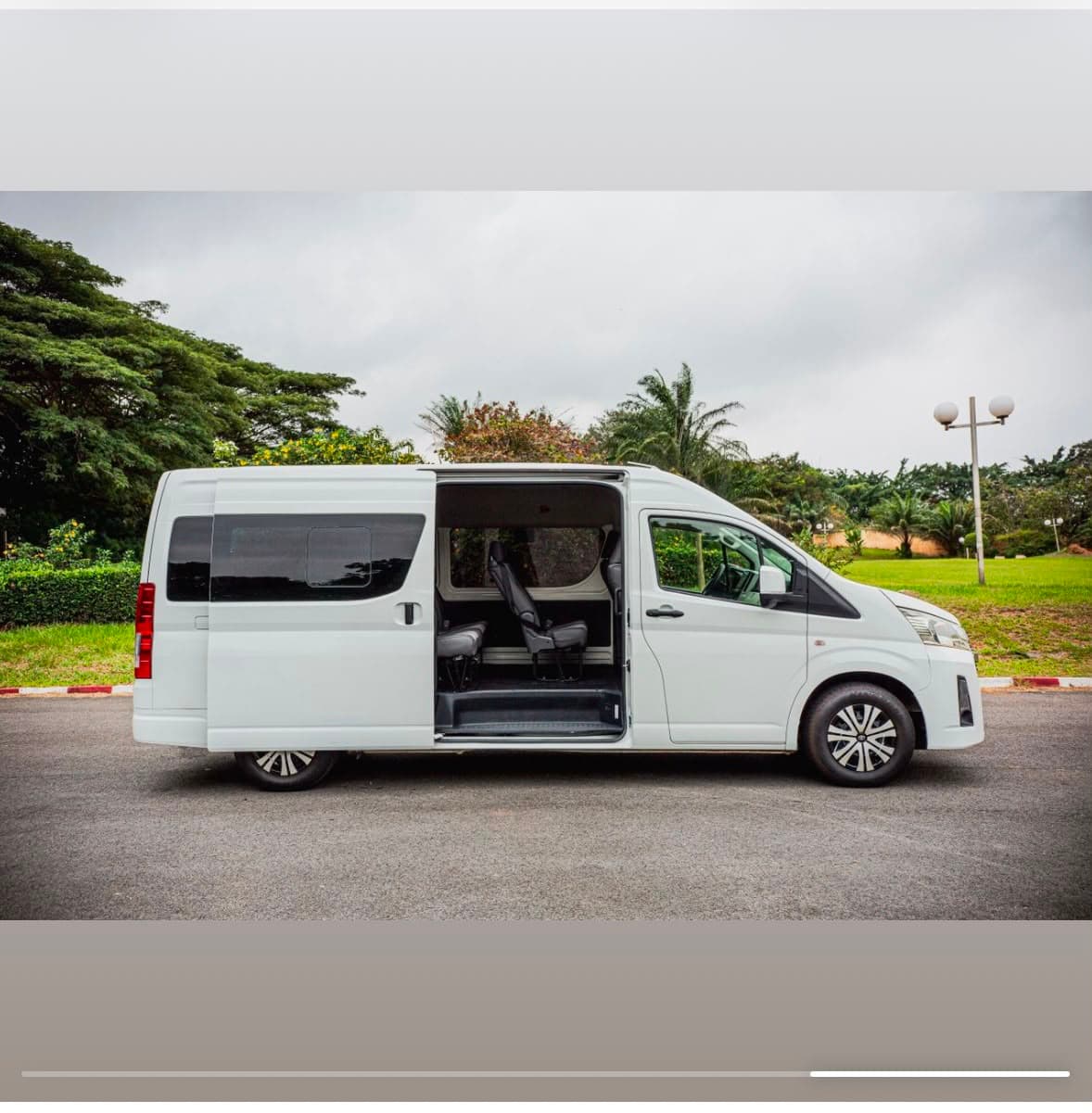 Toyota Hiace 14 Places photo 4