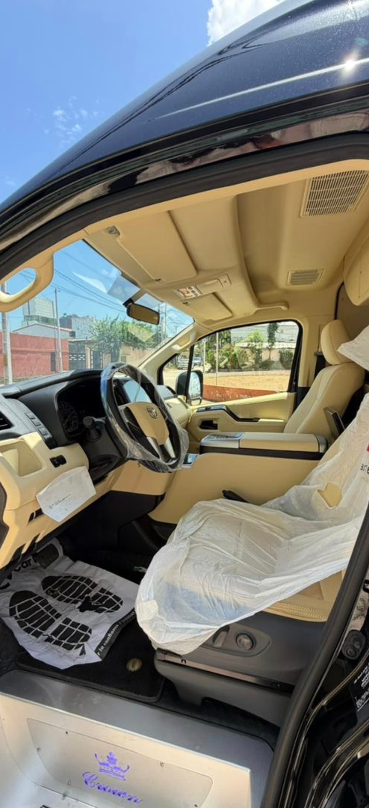 Toyota VAN Luxury - Salon 7 Places photo 2