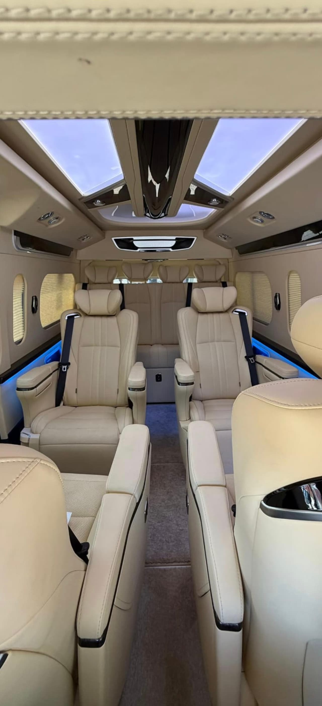 Toyota VAN Luxury - Salon 7 Places photo 3