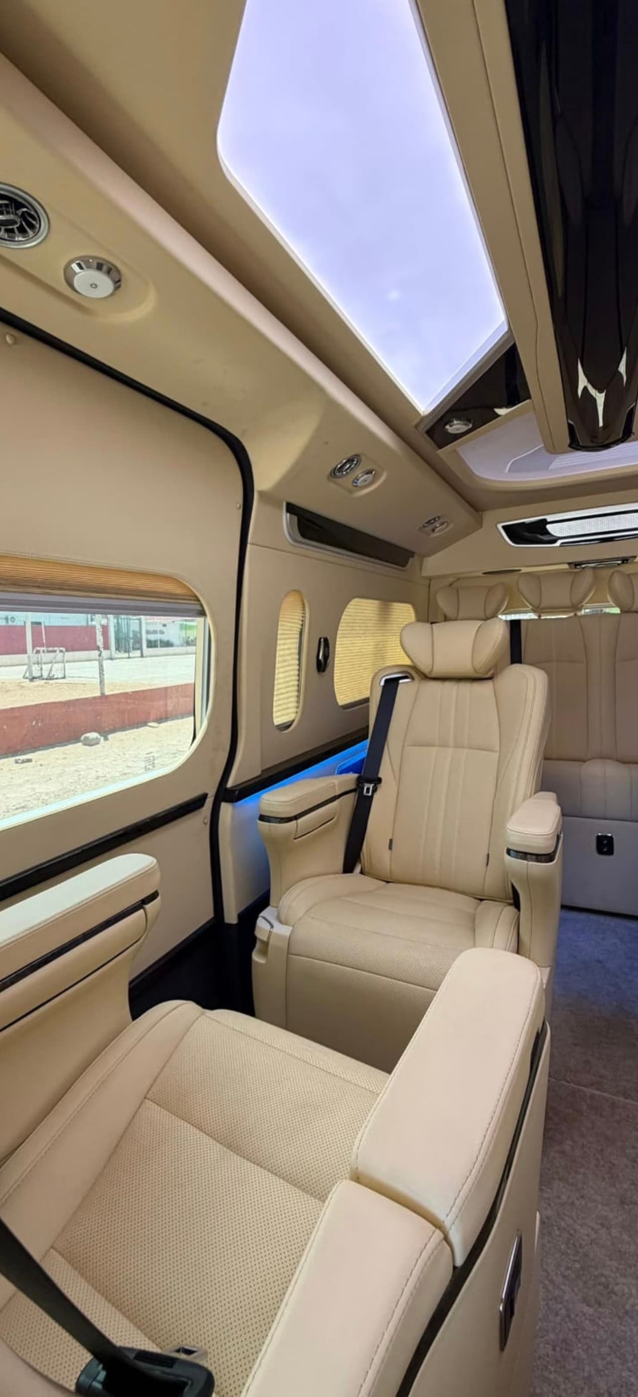 Toyota VAN Luxury - Salon 7 Places photo 4