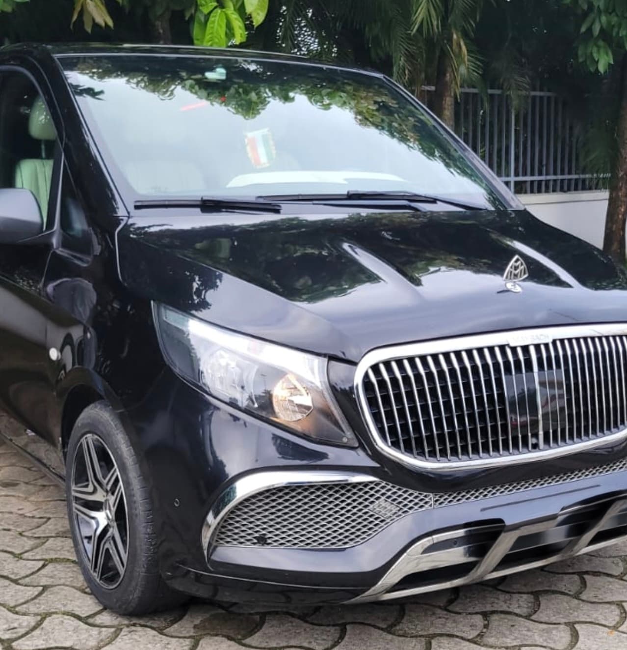 Mercedes VAN Maybach - Salon 4 places+ 2 devant