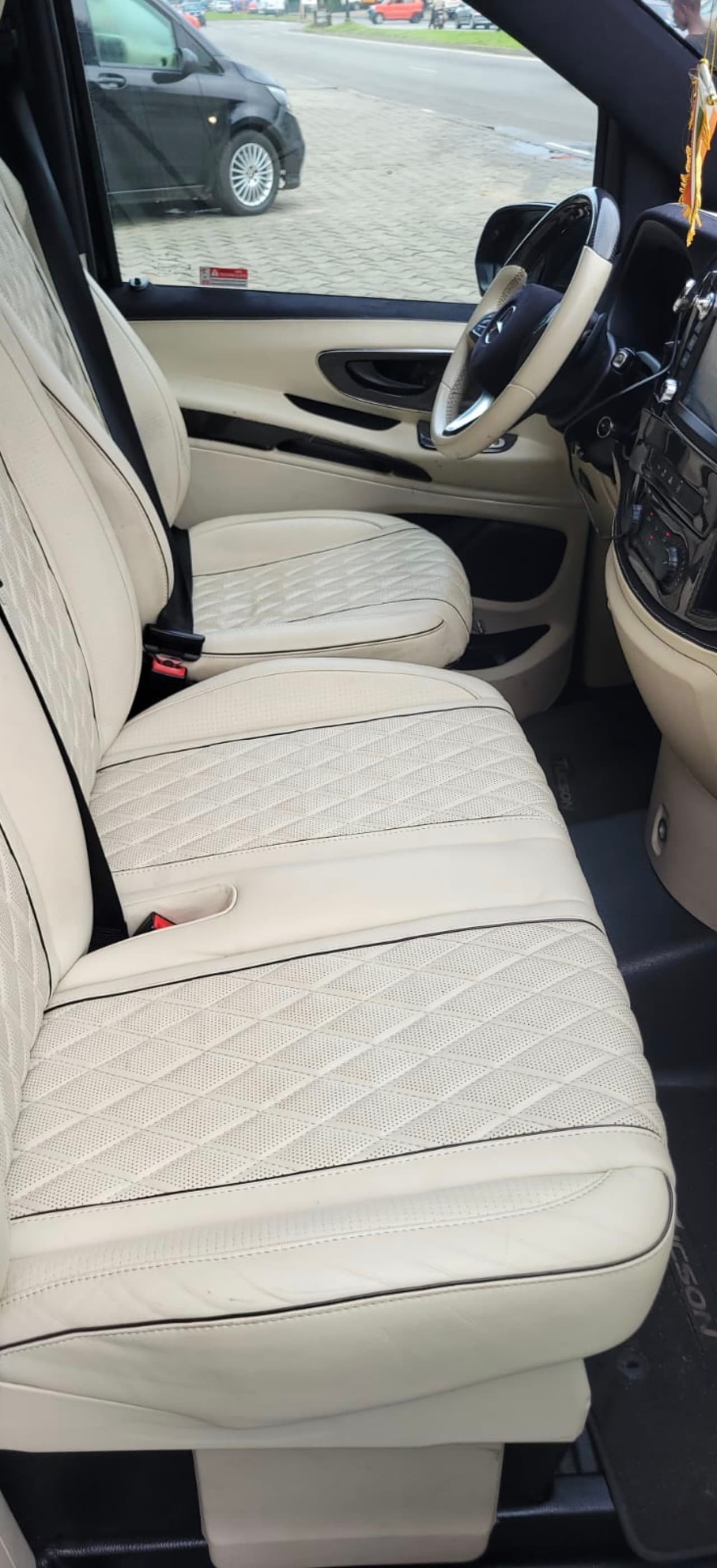 Mercedes VAN Maybach - Salon 4 places+ 2 devant photo 4