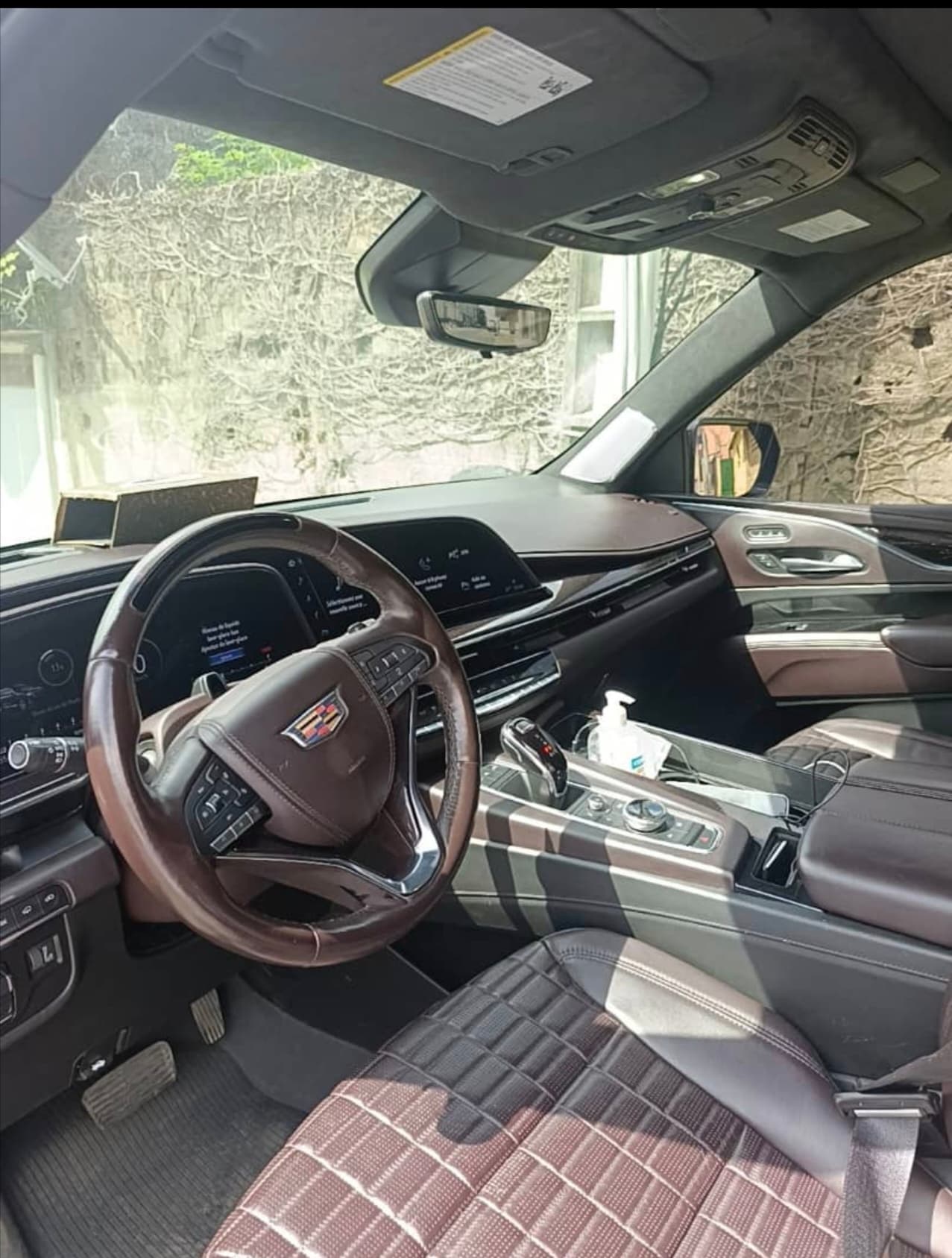 Cadillac Escalade photo 2