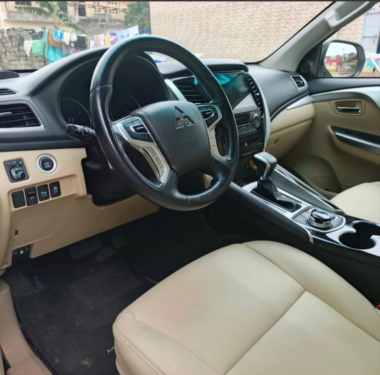 Mitsubishi Montero Sport photo 2