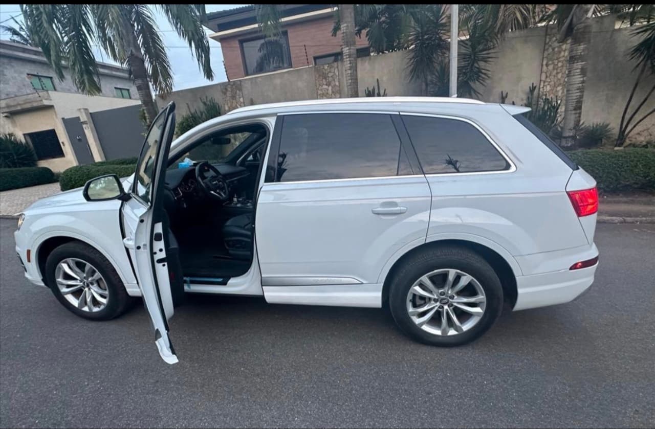 Audi Q7 photo 2