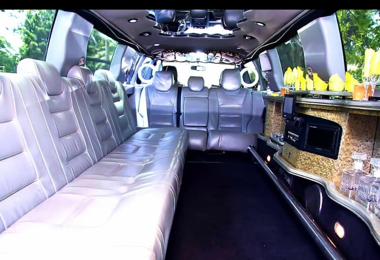 Limousine Porsche Cayenne - Salon bar 09 places photo 4