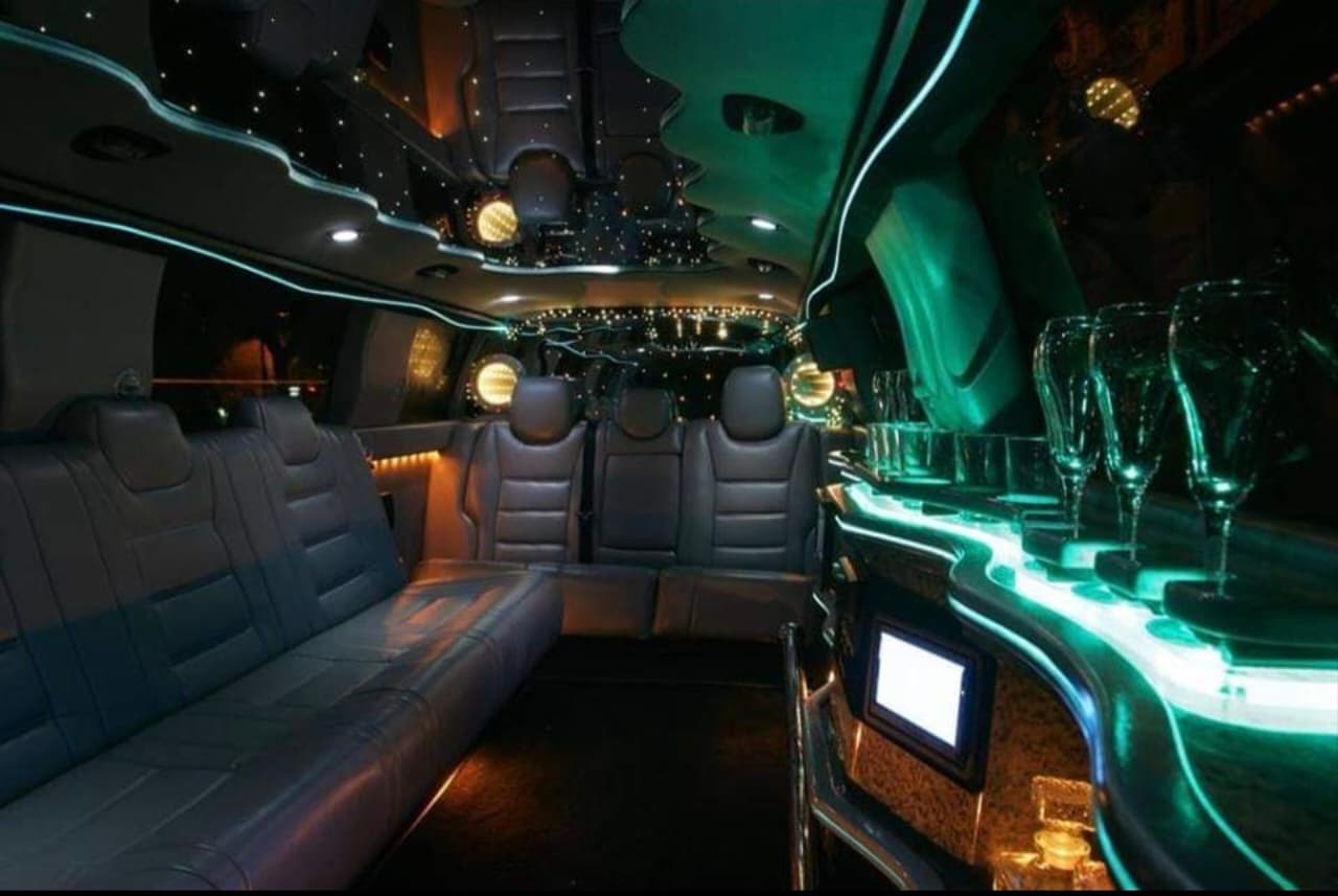 Limousine Porsche Cayenne - Salon bar 09 places photo 5