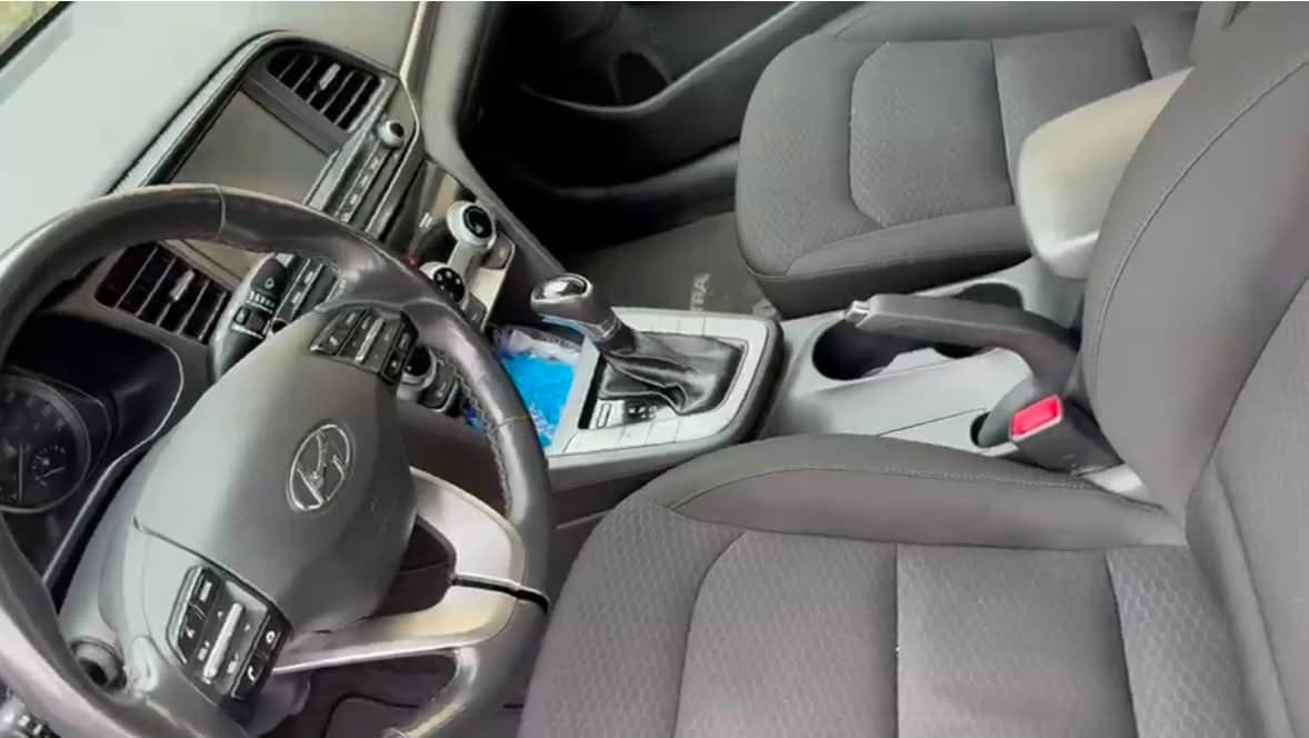 Hyundai Elantra photo 4