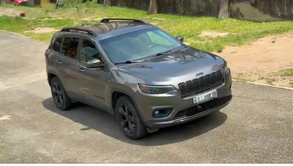 Jeep Cherokee photo 4