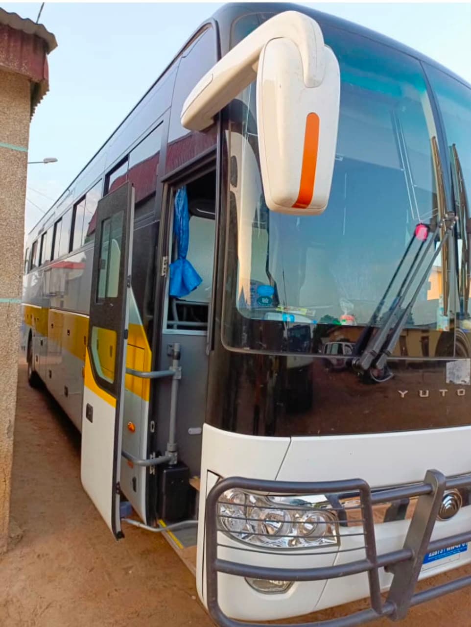 YUTONG Bus 63 places photo 2