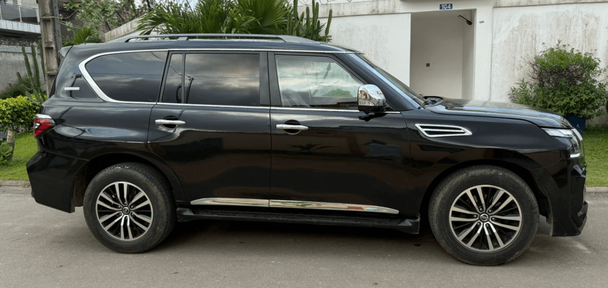 Nissan PATROL PLATINIUM photo 2