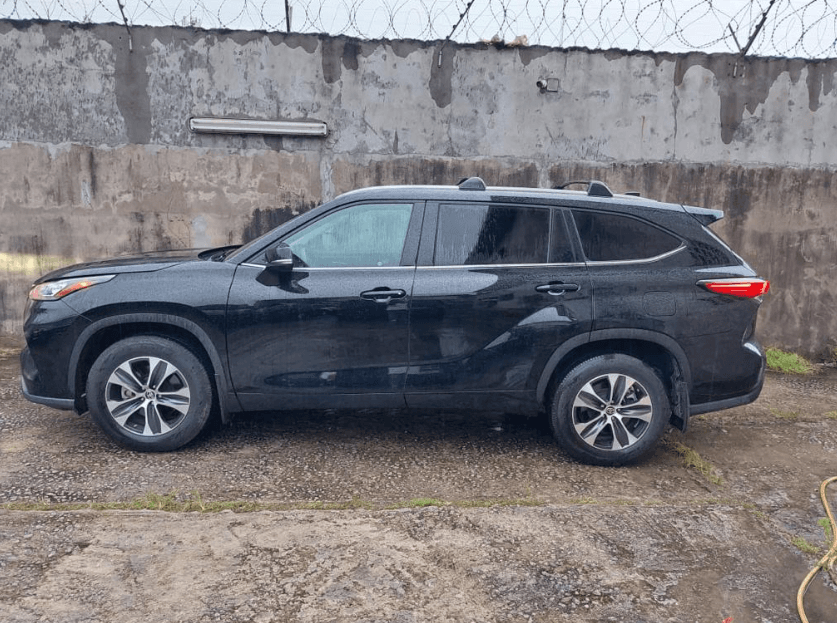 Toyota Highlander photo 2