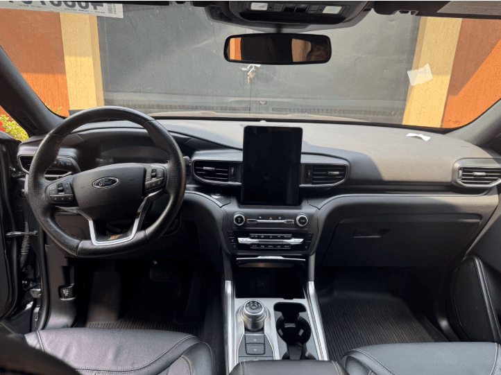 Ford EXPLORER photo 2