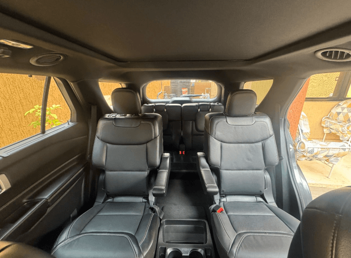 Ford EXPLORER photo 3