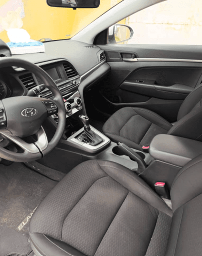 Hyundai Elantra photo 3