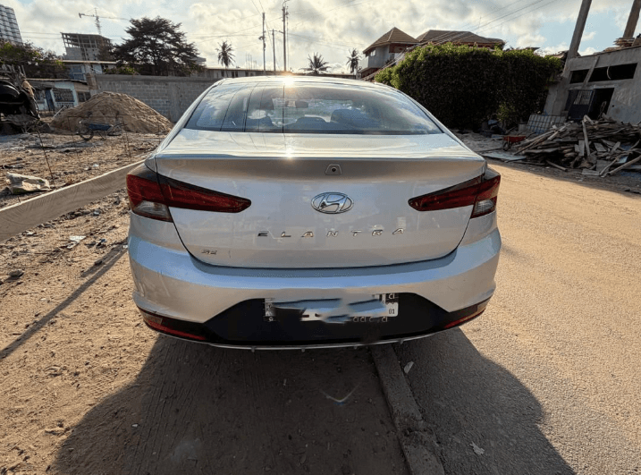 Hyundai Elantra photo 5