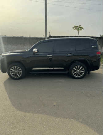 Toyota LAND CRUISER LC 300 photo 2