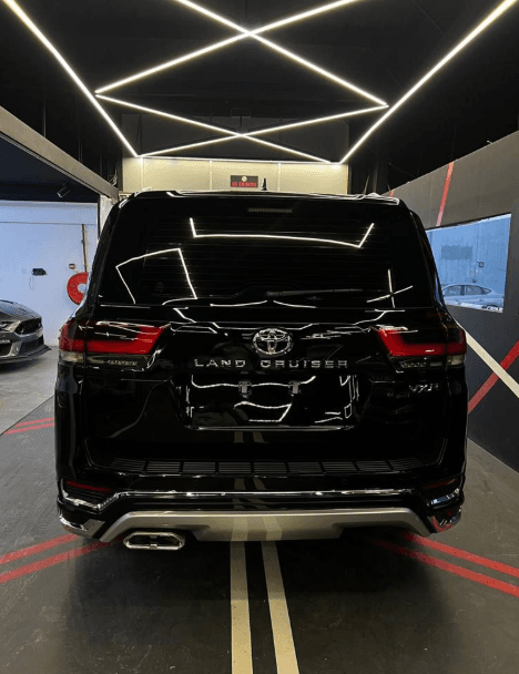 Toyota LAND CRUISER LC 300 photo 5