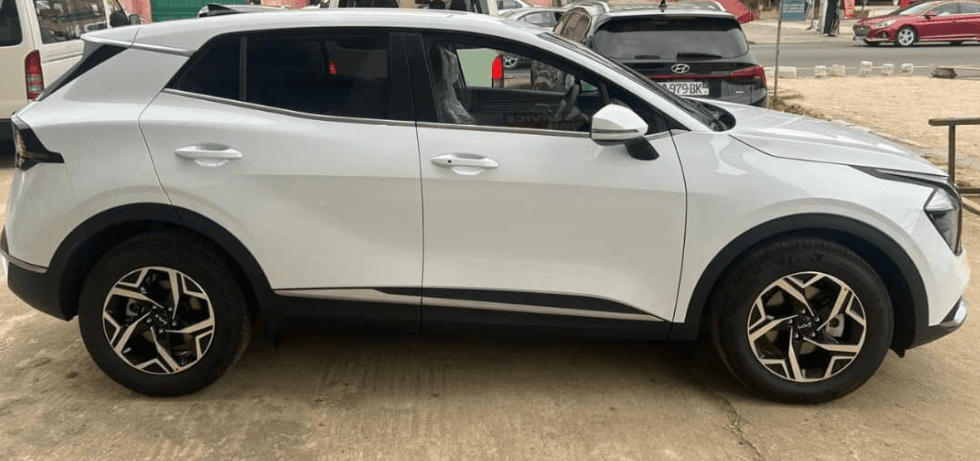 Kia SPORTAGE 2023 photo 2