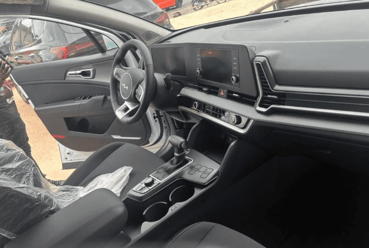 Kia SPORTAGE 2023 photo 3
