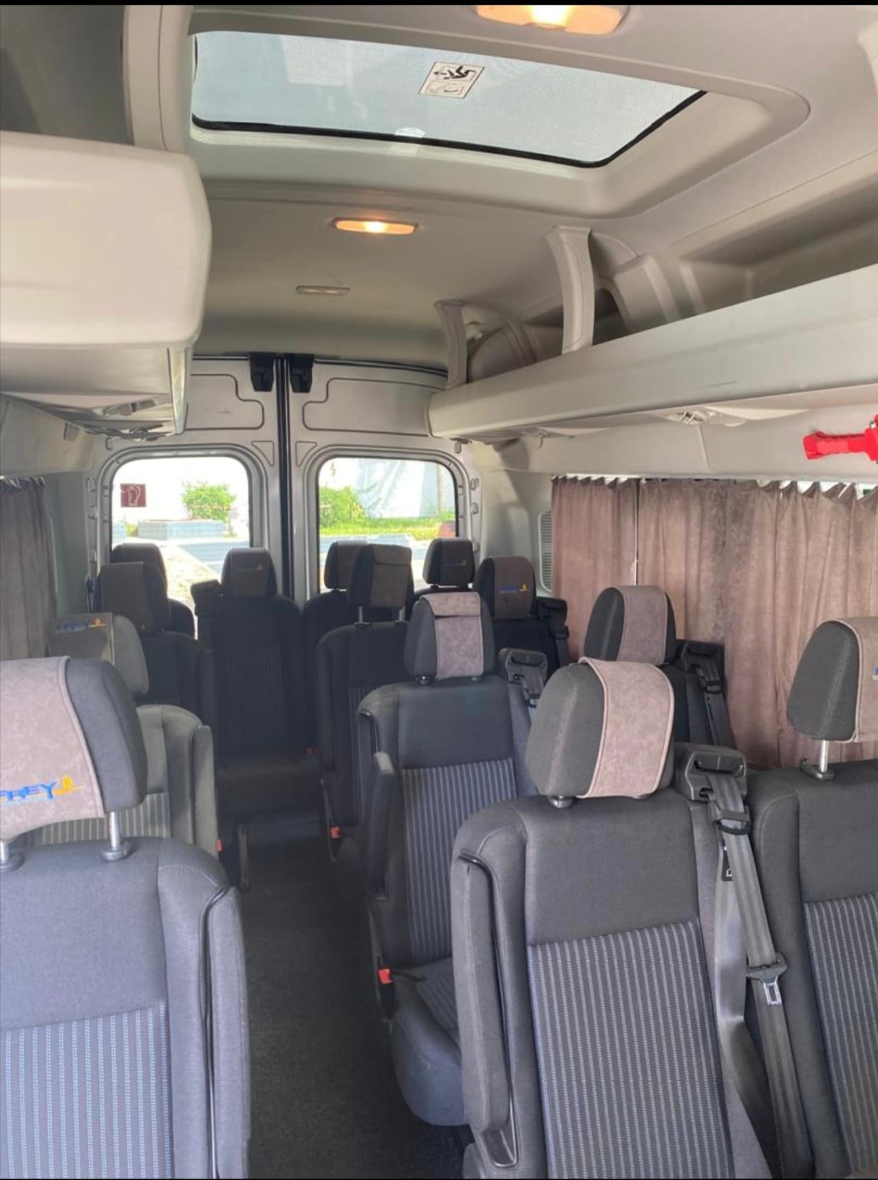 Ford Transit 17 Places photo 2