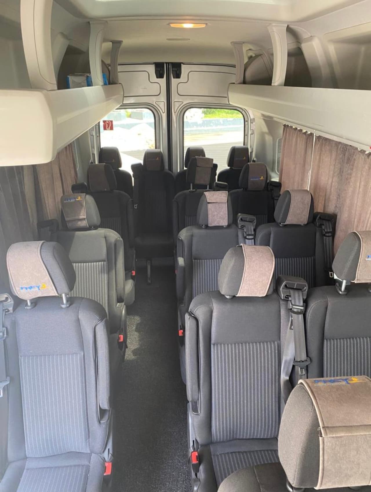 Ford Transit 17 Places photo 3