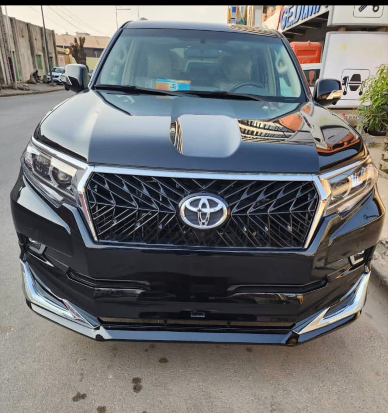 Toyota Land cruiser Prado VXR photo 2