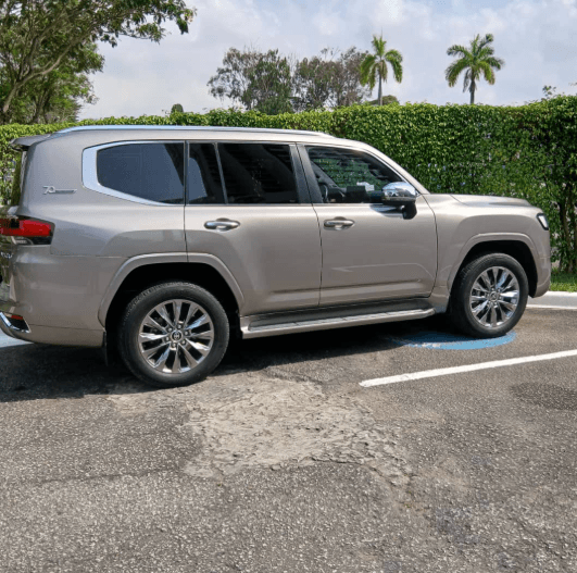Toyota Land Cruiser LC300 photo 2