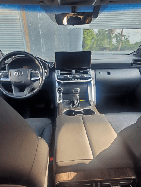 Toyota Land Cruiser LC300 photo 3