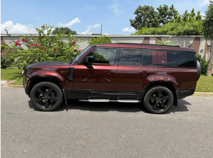 Land Rover Defender photo 2