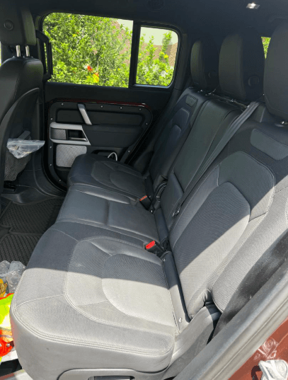 Land Rover Defender photo 4