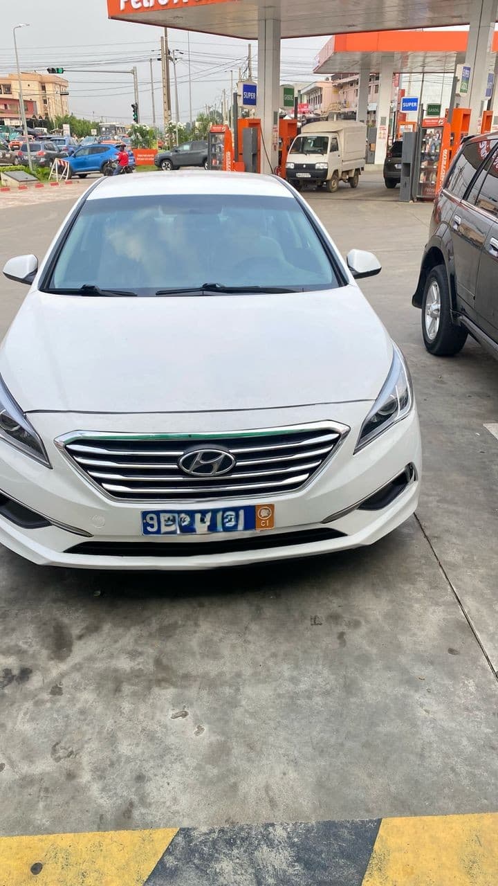 Hyundai SONATA photo 2