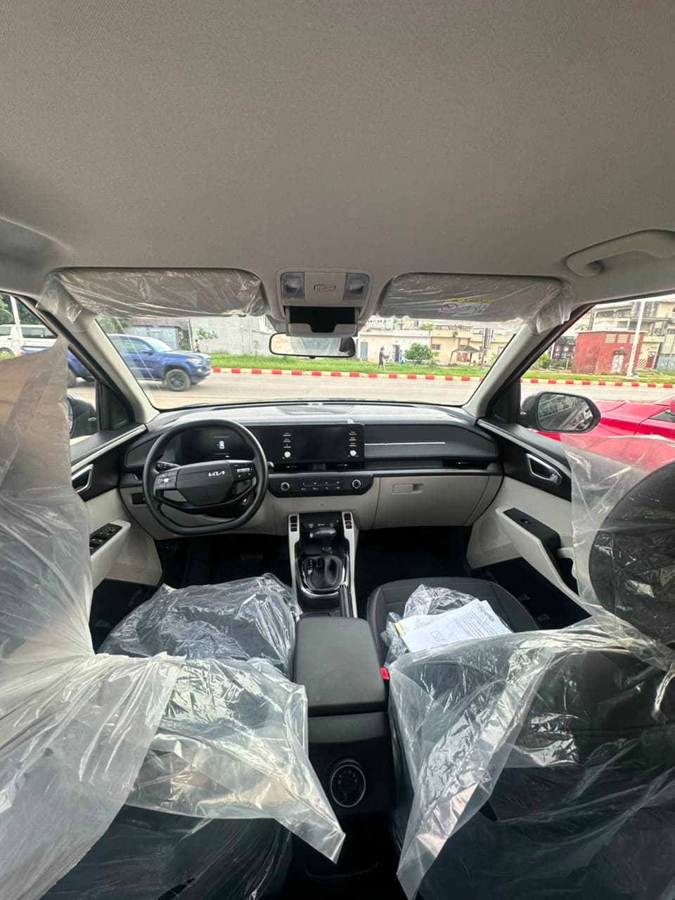 Kia CARENS photo 2